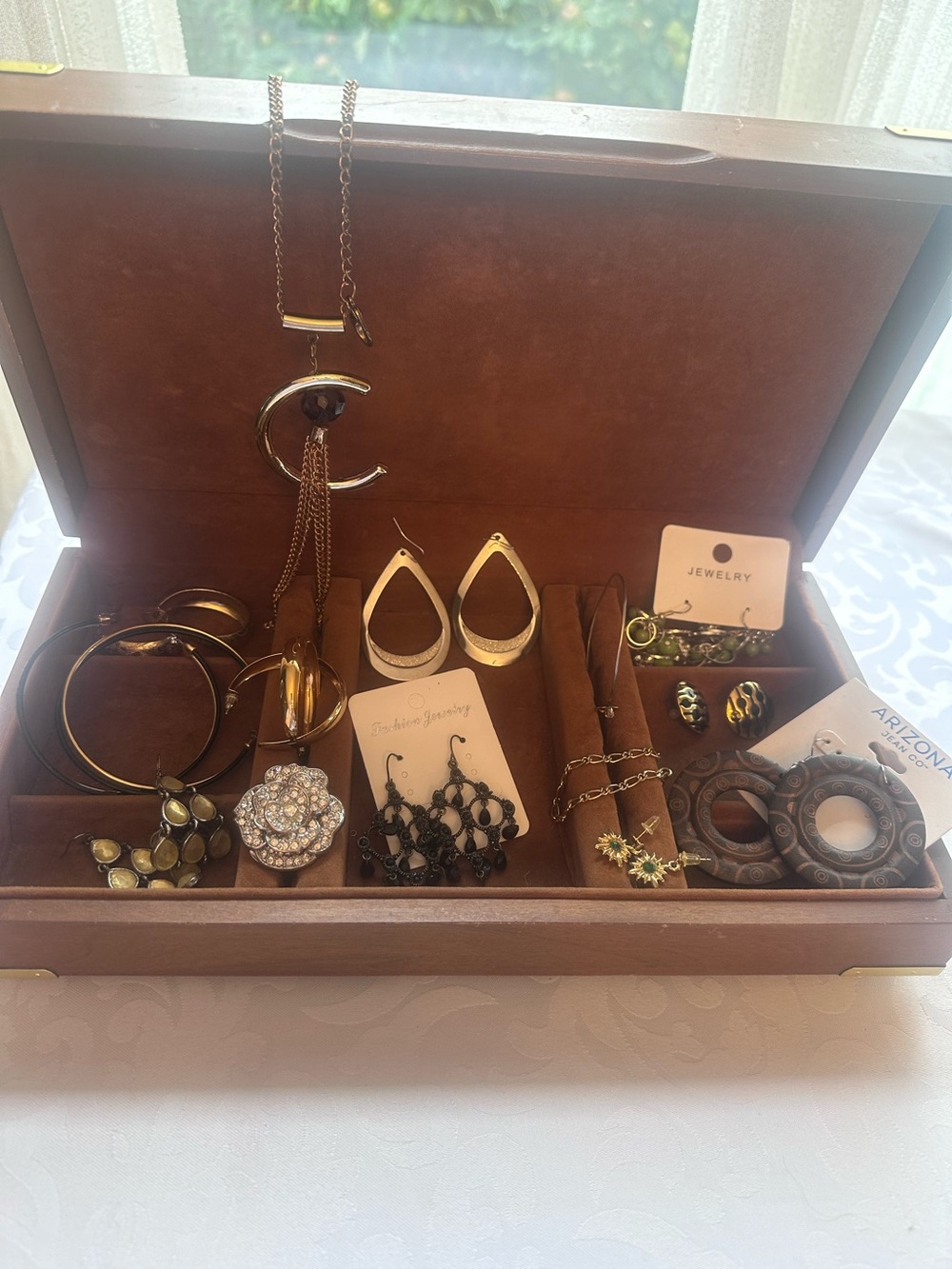 Wood Jewellery Box, assorted Jewellery: 10 earring pairs, necklace ring bracelet - Picture 1 of 11